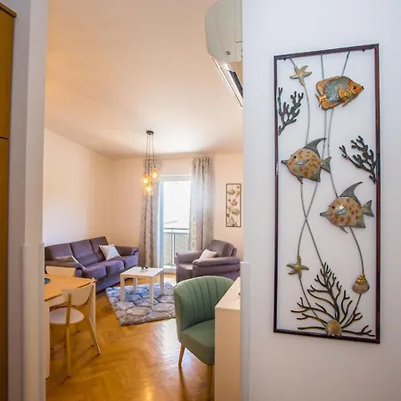Apartment Dora Near Sea And Center With Private Garage