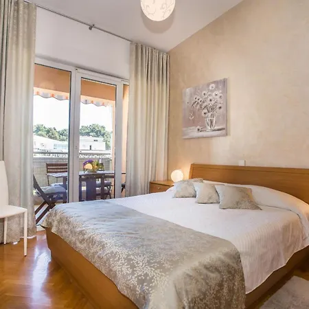 Dora Near Sea And Center With Private Garage Apartment