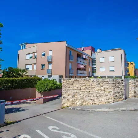 Dora Near Sea And Center With Private Garage * Porec
