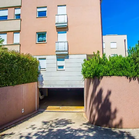 Apartment Dora Near Sea And Center With Private Garage *