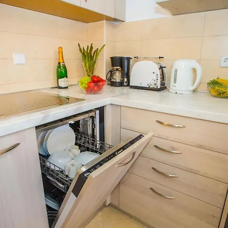 Apartment Dora Near Sea And Center With Private Garage *