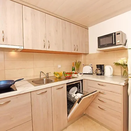Dora Near Sea And Center With Private Garage Apartment
