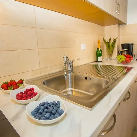 Dora Near Sea And Center With Private Garage Apartment *