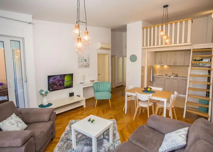 Appartement Dora Near Sea And Center With Private Garage