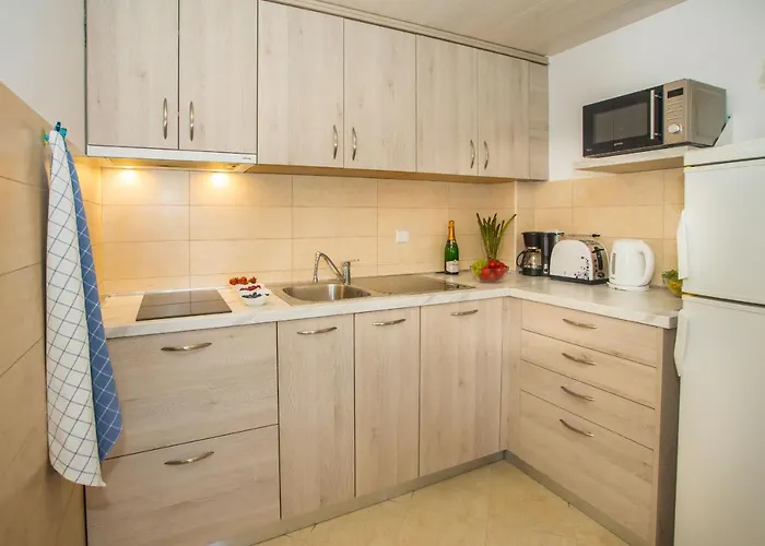 Dora Near Sea And Center With Private Garage Appartement
