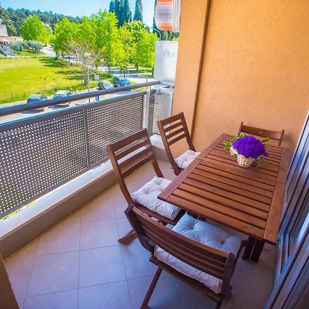 Dora Near Sea And Center With Private Garage 아파트 *