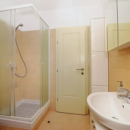 아파트 Dora Near Sea And Center With Private Garage 포레치